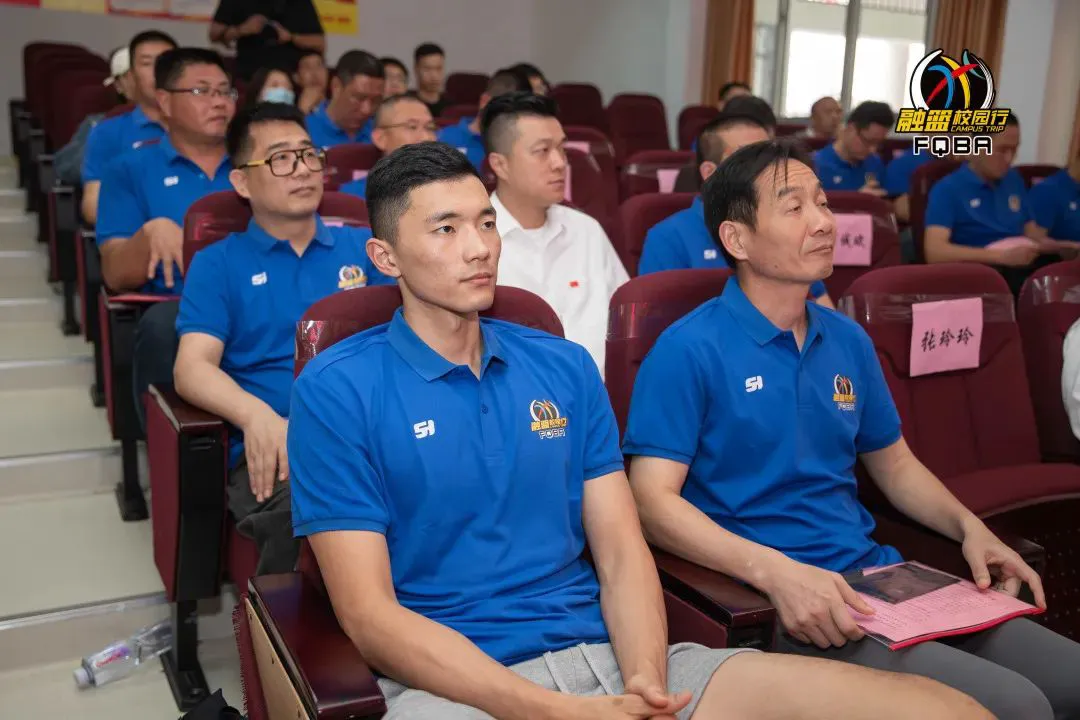 老年篮球爱好者如何练习控卫技巧_2